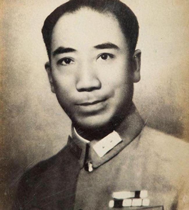 酒驾追尾后,他向交警递烟,兄弟,我认识你们队长 酒驾追尾后,他向交警递烟,兄弟,我认识你们队长