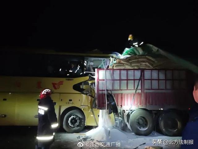 沪昆高速服务区一货车司机车内去世，他的最后一天，和每一个奔波在路上的日子一样
