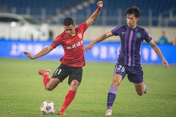 长春亚泰 vs 天津权健，一场东北与津门的足球恩怨