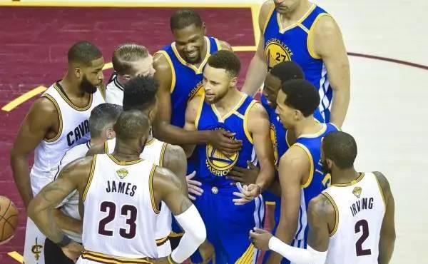 那些年，骑士和勇士打出的神仙打架，一场改写NBA格局的史诗对决