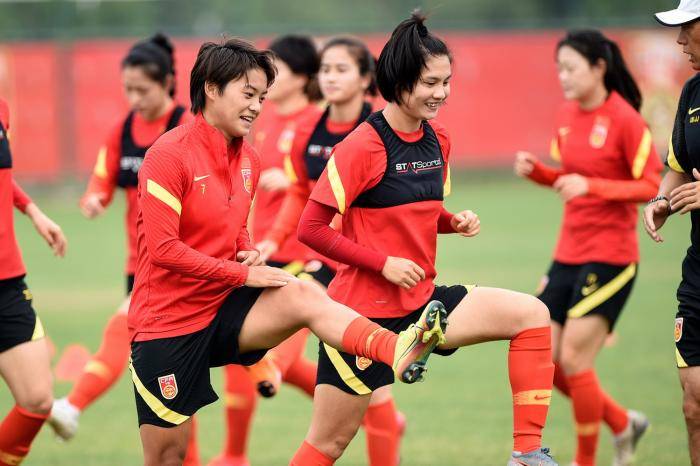 女足德国vs中国集锦，那场让人又捏汗又骄傲的比赛